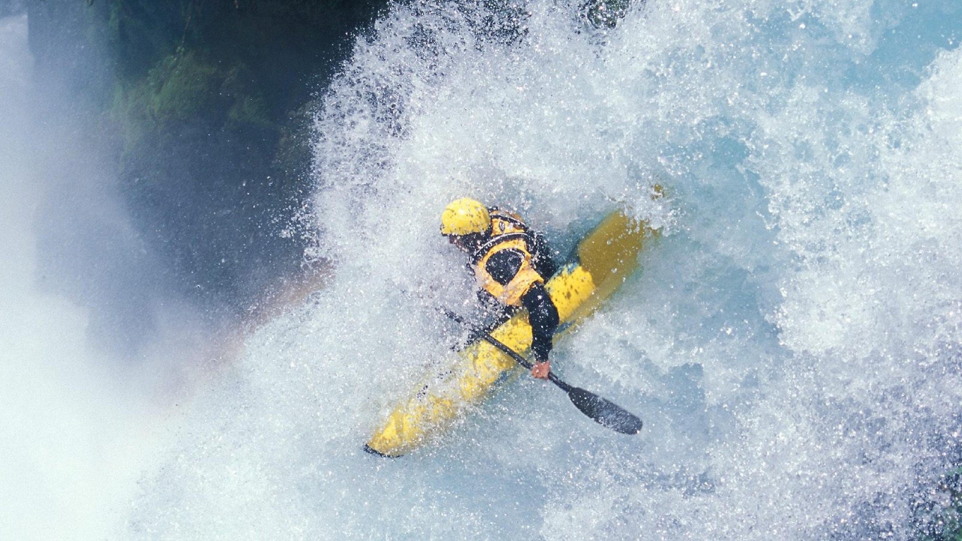 足球纪录不断刷新，球迷见证历史时刻，足球历史视频