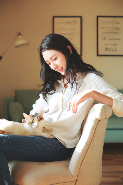 “冰封战场:北极雪道上的速度传奇”,北极冰峰